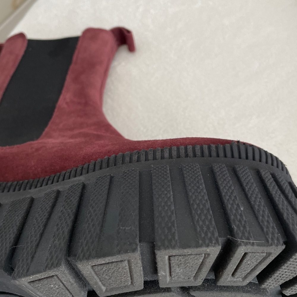L'Intervalle Lorana Chelsea boot in burgundy suede, Eu 37 = us.  6.5 like new. - Picture 3 of 14